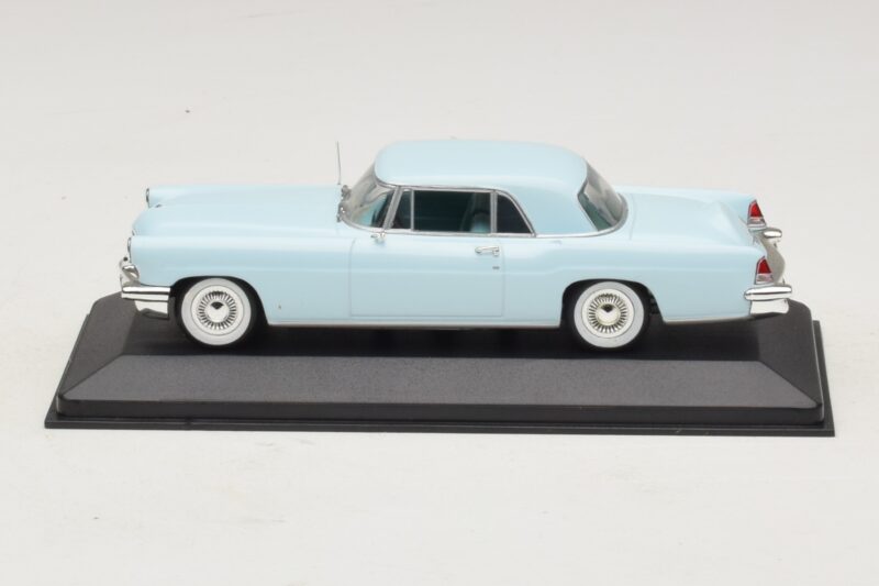 Lincoln Continental Mark II Šviesiai Mėlyna Minichamps 1:43 Lincoln Continental Mark II Šviesiai Mėlyna Minichamps 1:43 400082304 Metalas