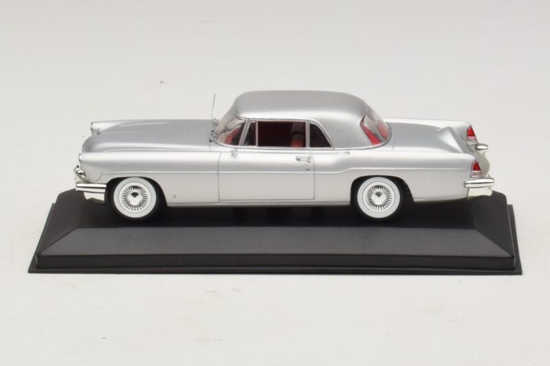 Lincoln Continental Mark II Sidabrinė Minichamps 1:43 Lincoln Continental Mark II Sidabrinė Minichamps 1:43 400082301 Metalas