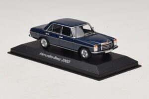 Mercedes 200D W115 Mėlynas Maxichamps 1:43 940034000 Metalas - nuotrauka 3 iš 5