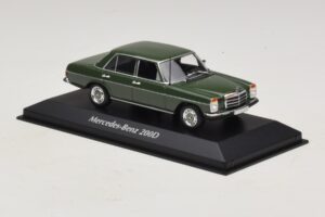 Mercedes 200D W115 Tamsiai Žalias Maxichamps 1:43 940034001 Metalas - nuotrauka 3 iš 5