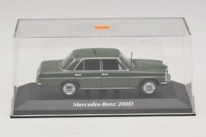 Mercedes 200D W115 Tamsiai Žalias Maxichamps 1:43 940034001 Metalas - nuotrauka 4 iš 5