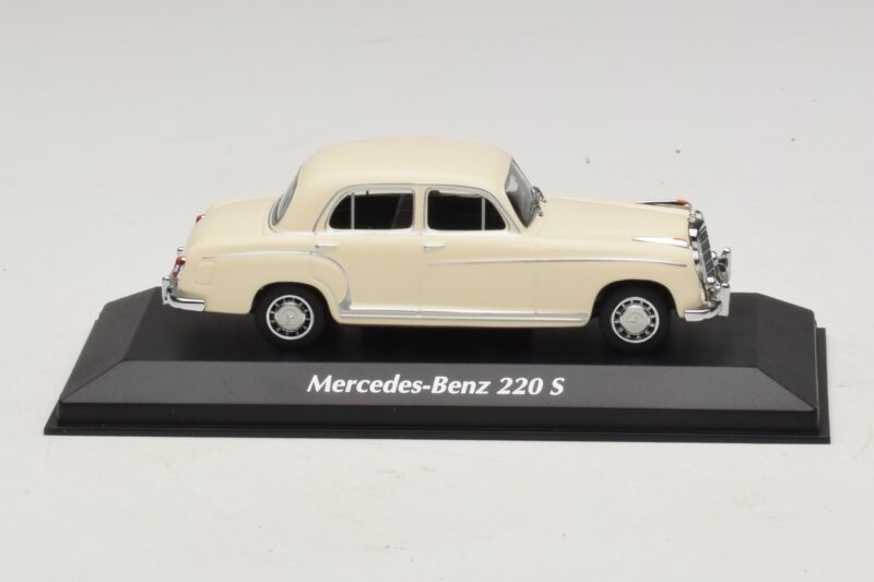 Mercedes 220 S W180 Baltas Maxichamps 1:43 Mercedes 220 S W180 Baltas Maxichamps 1:43 940033000 Metalas