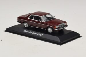 Mercedes 230 CE C123 Raudonas Maxichamps 1:43 940032221 Metalas - nuotrauka 3 iš 5