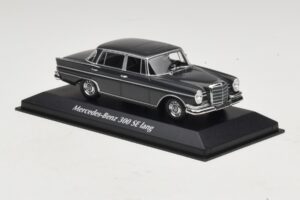 Mercedes 300 SE W112 Lang Tamsiai Pilkas Maxichamps 1:43 940035201 Metalas - nuotrauka 3 iš 5