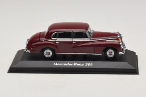 Mercedes 300 W186 Tamsiai Raudonas Maxichamps 1:43 940039060 Metalas