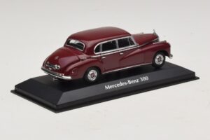 Mercedes 300 W186 Tamsiai Raudonas Maxichamps 1:43 940039060 Metalas - nuotrauka 2 iš 5