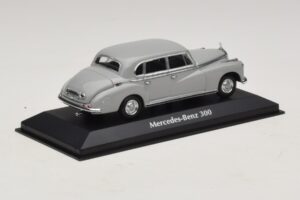 Mercedes 300 W186 Pilkas Maxichamps 1:43 940039061 Metalas - nuotrauka 2 iš 5