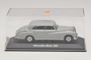 Mercedes 300 W186 Pilkas Maxichamps 1:43 940039061 Metalas - nuotrauka 4 iš 5