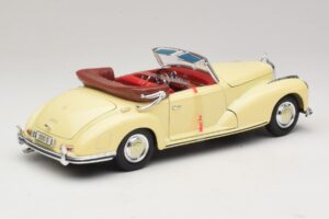 Mercedes 300S Kreminis Maisto 1:18 31806 Metalas - nuotrauka 3 iš 8