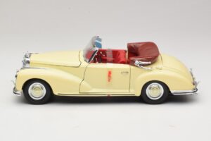 Mercedes 300S Kreminis Maisto 1:18 31806 Metalas - nuotrauka 4 iš 8