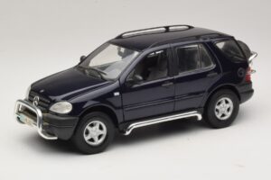 Mercedes ML320 W163 Mėlynas Maisto 1:18 31847 Metalas