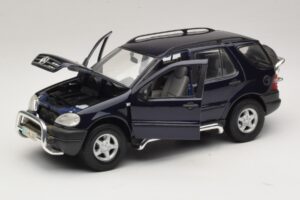 Mercedes ML320 W163 Mėlynas Maisto 1:18 31847 Metalas - nuotrauka 2 iš 8