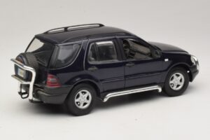Mercedes ML320 W163 Mėlynas Maisto 1:18 31847 Metalas - nuotrauka 3 iš 8