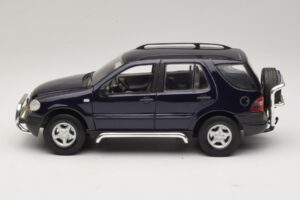 Mercedes ML320 W163 Mėlynas Maisto 1:18 31847 Metalas - nuotrauka 4 iš 8