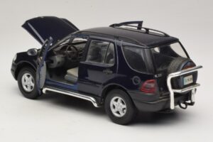 Mercedes ML320 W163 Mėlynas Maisto 1:18 31847 Metalas - nuotrauka 5 iš 8