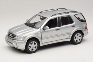 Mercedes ML55 AMG W163 Sidabrinis Maisto 1:18 31876-P1 Metalas