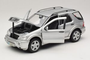 Mercedes ML55 AMG W163 Sidabrinis Maisto 1:18 31876-P1 Metalas - nuotrauka 2 iš 8