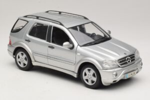 Mercedes ML55 AMG W163 Sidabrinis Maisto 1:18 31876-P1 Metalas - nuotrauka 6 iš 8