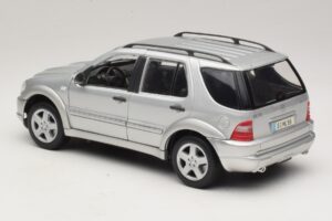 Mercedes ML55 AMG W163 Sidabrinis Maisto 1:18 31876-P1 Metalas - nuotrauka 7 iš 8