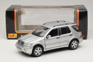 Mercedes ML55 AMG W163 Sidabrinis Maisto 1:18 31876-P1 Metalas - nuotrauka 8 iš 8