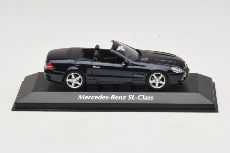 Mercedes SL R230 Mėlyna Metalik Maxichamps 1:43 940037531 Metalas