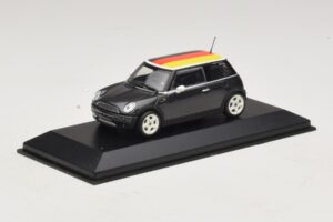 Mini Cooper One R50 Žalias Su Vokietijos Vėliava Minichamps 1:43 MINI033 Metalas - nuotrauka 2 iš 5