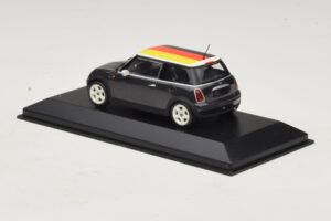 Mini Cooper One R50 Žalias Su Vokietijos Vėliava Minichamps 1:43 MINI033 Metalas - nuotrauka 3 iš 5