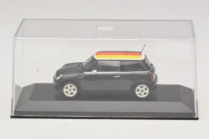 Mini Cooper One R50 Žalias Su Vokietijos Vėliava Minichamps 1:43 MINI033 Metalas - nuotrauka 4 iš 5
