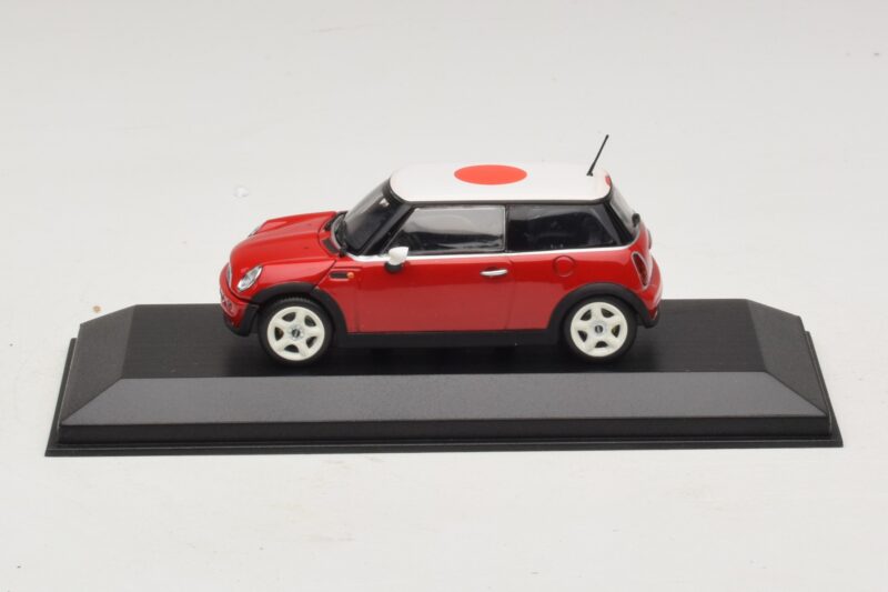 Mini Cooper One R50 Raudonas Su Japonijos Vėliava Minichamps 1:43 MINI034 Metalas