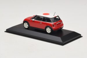 Mini Cooper One R50 Raudonas Su Japonijos Vėliava Minichamps 1:43 MINI034 Metalas - nuotrauka 3 iš 5