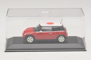 Mini Cooper One R50 Raudonas Su Japonijos Vėliava Minichamps 1:43 MINI034 Metalas - nuotrauka 4 iš 5