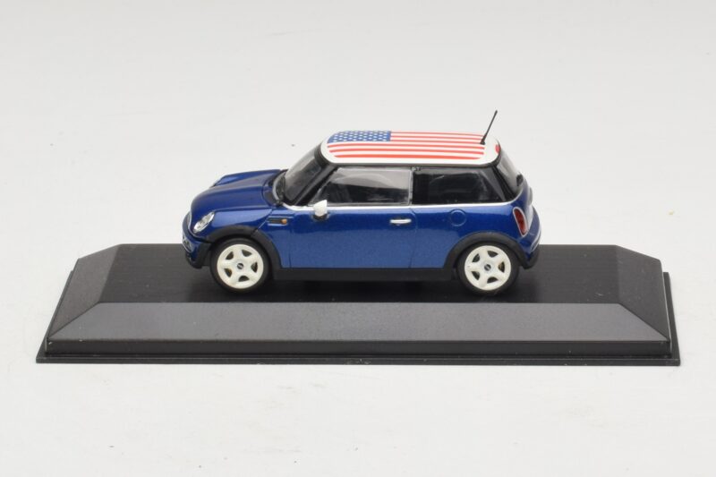 Mini Cooper S R53 Mėlynas Su Amerikos Vėliava Minichamps 1:43 Mini Cooper S R53 Mėlynas Su Amerikos Vėliava Minichamps 1:43 MINI014 Metalas