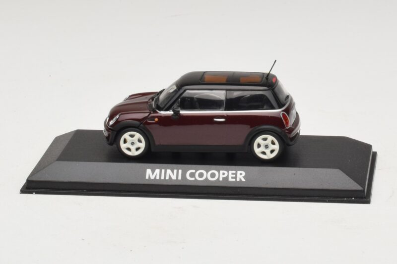 Mini Cooper S R53 Tamsiai Raudonas Su Juodu Stogu Minichamps 1:43 MINI028 Metalas