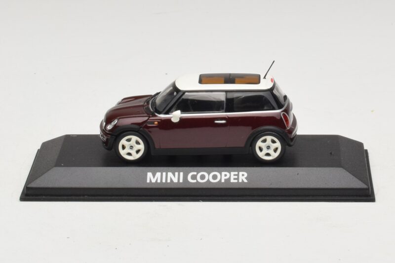 Mini Cooper S R53 Tamsiai Raudonas Su Panoraminiu Stogu Minichamps 1:43 MINI019 Metalas