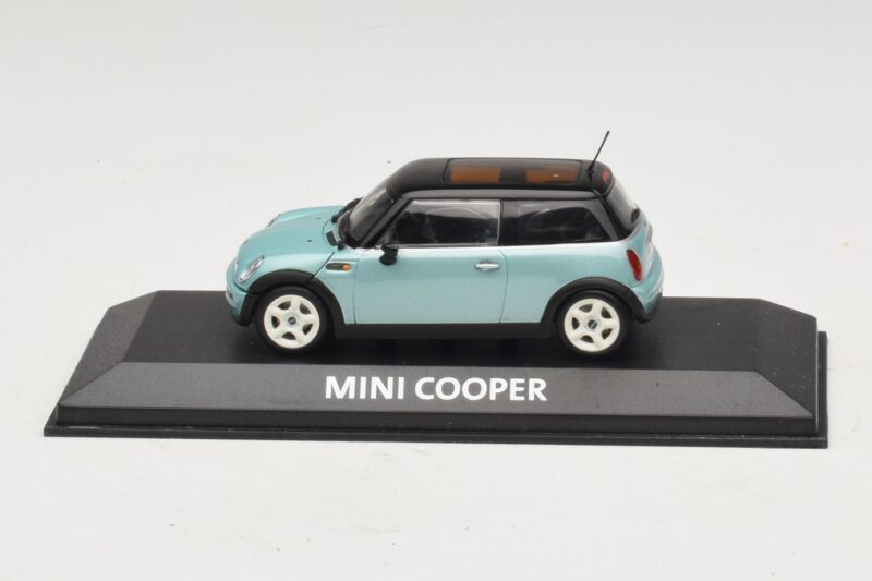 Mini Cooper S R53 Šviesiai Mėlynas Metalizuotas Su Juodu Stogu Minichamps 1:43 MINI030 Metalas