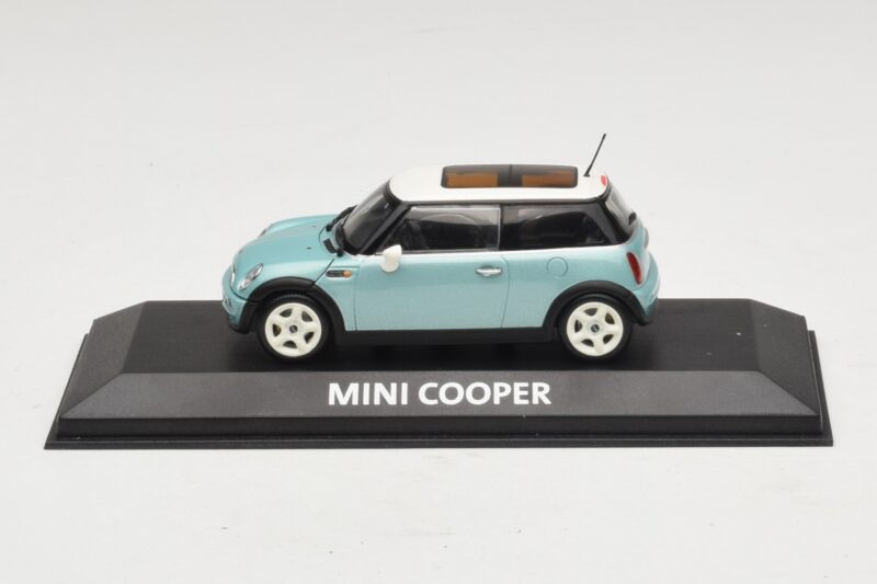 Mini Cooper S R53 Šviesiai Mėlynas Metalizuotas Su Panoraminiu Stogu Minichamps 1:43 MINI018 Metalas