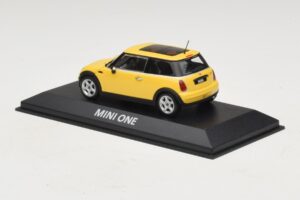 Mini Cooper S R53 Liquid Yellow Su Panoraminiu Stogu Minichamps 1:43 MINI013 Metalas - nuotrauka 3 iš 4