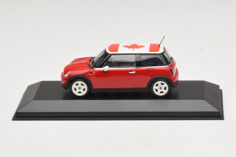 Mini Cooper S R53 Raudonas Su Kanados Vėliava Minichamps 1:43 MINI017 Metalas