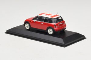 Mini Cooper S R53 Raudonas Su Kanados Vėliava Minichamps 1:43 MINI017 Metalas - nuotrauka 3 iš 5