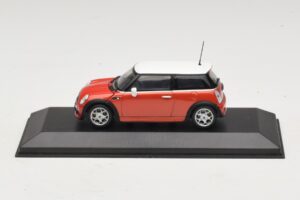 Mini Cooper S R53 Raudonas Su Baltu Stogu Minichamps 1:43 MINI025 Metalas