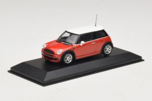 Mini Cooper S R53 Raudonas Su Baltu Stogu Minichamps 1:43 MINI025 Metalas - nuotrauka 2 iš 5