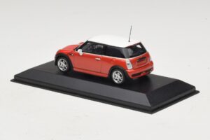 Mini Cooper S R53 Raudonas Su Baltu Stogu Minichamps 1:43 MINI025 Metalas - nuotrauka 3 iš 5