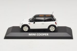 Mini Cooper S R53 Baltas Su Juodu Stogu Minichamps 1:43 MINI027 Metalas