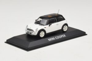 Mini Cooper S R53 Baltas Su Juodu Stogu Minichamps 1:43 MINI027 Metalas - nuotrauka 2 iš 4