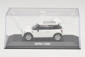 Mini Cooper S R53 Baltas Su Panoraminiu Stogu Minichamps 1:43 MINI020 Metalas - nuotrauka 4 iš 5