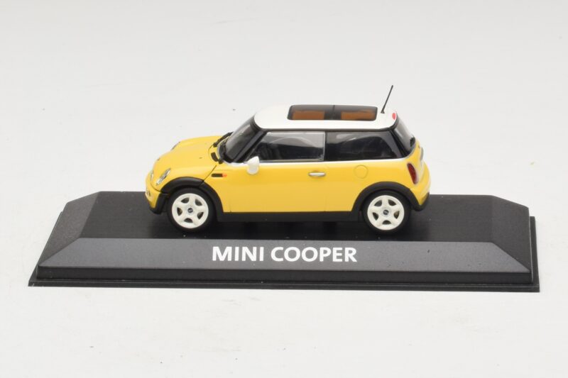Mini Cooper S R53 Geltonas Su Geltonu Panoraminiu Stogu Minichamps 1:43 Mini Cooper S R53 Geltonas Su Geltonu Panoraminiu Stogu Minichamps 1:43 MINI029 Metalas