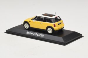 Mini Cooper S R53 Geltonas Su Geltonu Panoraminiu Stogu Minichamps 1:43 MINI029 Metalas - nuotrauka 3 iš 4