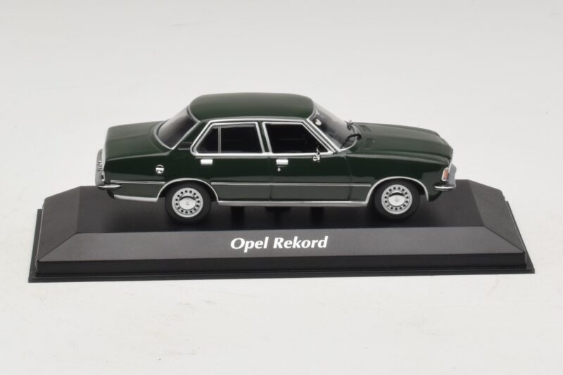 Opel Rekord D Tamsiai Žalias Maxichamps 1:43 940044001 Metalas