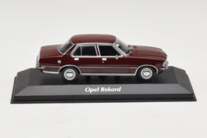 Opel Rekord D Tamsiai Raudonas Maxichamps 1:43 940044000 Metalas