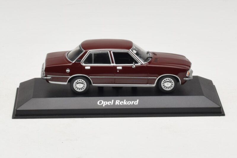 Opel Rekord D Tamsiai Raudonas Maxichamps 1:43 940044000 Metalas